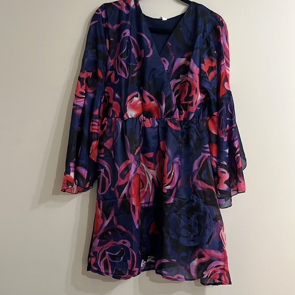 Elegant and sensuous Midi dress - Picture 10 of 10